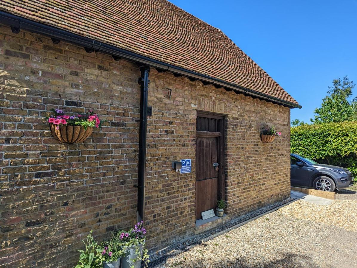 Myrtle Stables - Converted, Self-Contained, Countryside Hernhill المظهر الخارجي الصورة