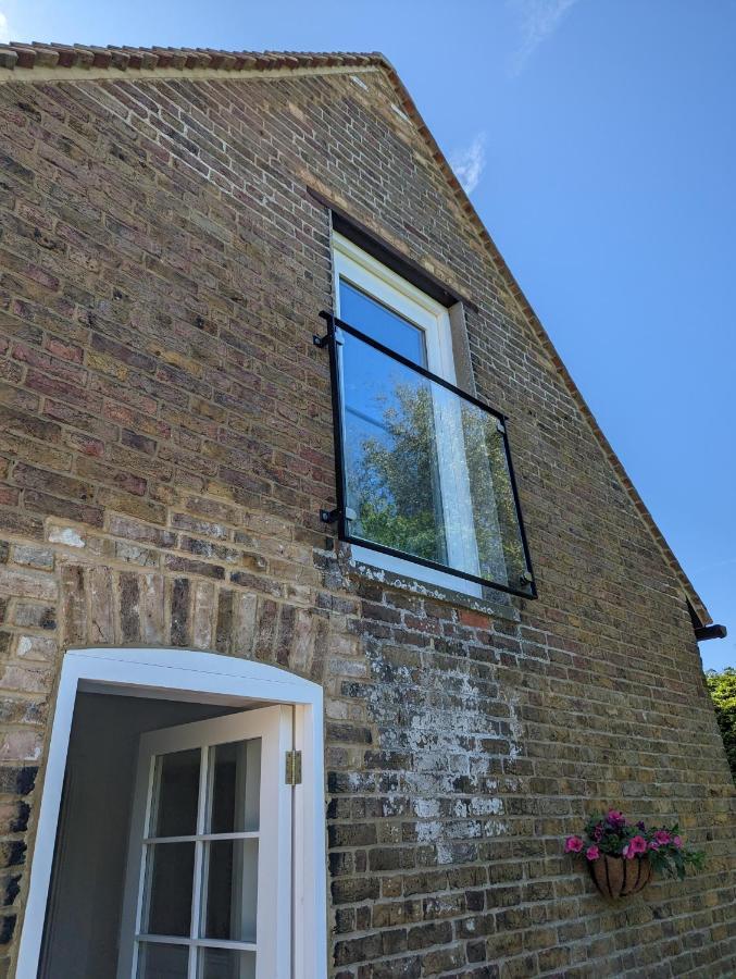 Myrtle Stables - Converted, Self-Contained, Countryside Hernhill المظهر الخارجي الصورة